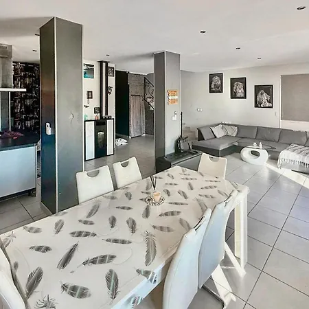 Hébergement de vacances Gorgeous In With Kitchen *